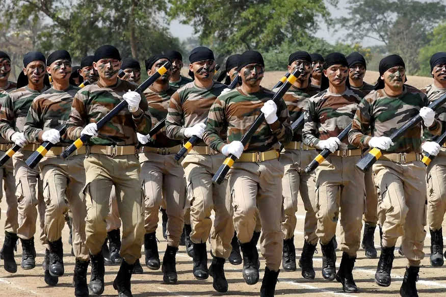 CRPF Recruitment 2020: કેન્દ્રીય રિઝર્વ પોલીસ ફોર્સ (CRPF)માં હેડ કોન્સ્ટેબલ (જનરલ ડ્યૂટી)ના પદો પર ભરતી પ્રક્રિયા હાથ ધરવામાં આવી રહી છે. આ ભરતી પુરુષો અને મહિલાઓ બંને માટે છે. ધ્યાન રહે કે આ પદો પર ભરતી લિમિટેડ ડિપાર્ટમેન્ટલ કૉમ્પિટિટિવ એક્ઝામ (LDCE) દ્વારા થશે. એટલે કે આ વેકેન્સી એ લોકો માટે છે જે સીઆરપીએફમાં કોન્સ્ટેબલના પદ પર કાર્યરત છે. આ ભરતી દ્વારા કુલ 1412 પદોને ભરવામાં આવશે. તેમાં પુરુષોના 1331 અને મહિલાઓના 81 પદ સામેલ છે. CRPF Recruitment 2020: કેન્દ્રીય રિઝર્વ પોલીસ ફોર્સ (CRPF)માં હેડ કોન્સ્ટેબલ (જનરલ ડ્યૂટી)ના પદો પર ભરતી પ્રક્રિયા હાથ ધરવામાં આવી રહી છે. આ ભરતી પુરુષો અને મહિલાઓ બંને માટે છે. ધ્યાન રહે કે આ પદો પર ભરતી લિમિટેડ ડિપાર્ટમેન્ટલ કૉમ્પિટિટિવ એક્ઝામ (LDCE) દ્વારા થશે. એટલે કે આ વેકેન્સી એ લોકો માટે છે જે સીઆરપીએફમાં કોન્સ્ટેબલના પદ પર કાર્યરત છે. આ ભરતી દ્વારા કુલ 1412 પદોને ભરવામાં આવશે. તેમાં પુરુષોના 1331 અને મહિલાઓના 81 પદ સામેલ છે.