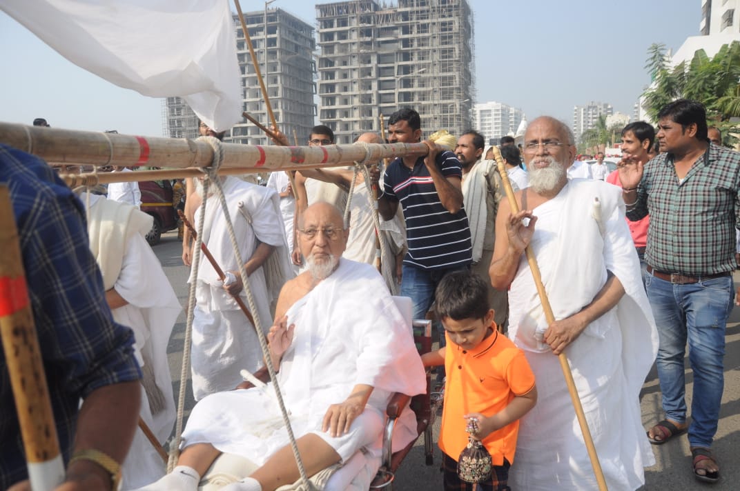 આ વખતે દીક્ષામાં સૌથી નાની ઉંમરના12 વર્ષના કિશોર અને કિશોરી છે ત્યારે સૌથી વધુ ઉમરમાં 28 વર્ષની છે. આ વખતે દીક્ષામાં સૌથી નાની ઉંમરના12 વર્ષના કિશોર અને કિશોરી છે ત્યારે સૌથી વધુ ઉમરમાં 28 વર્ષની છે.