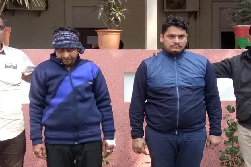 અમદાવાદ: સામાન્ય કિસ્સામાં ઠગાઈ કેસમાં (Fraud case) પોલીસ (Police)આરોપીની ધરપકડ કરે તો કોઈ રિકવરી થતી નથી. પણ 11 કરોડ રૂપિયા સેરવી લેનાર પિતા પુત્રની ધરપકડ બાદ નવા ખુલાસા થયા છે. જેમાં બને પિતા પુત્રએ ઠગાઈના 11 કરોડમાંથી જ કરિયાણાની દુકાન ચાલુ કરી હતી અને બે મકાન પણ ખરીદ્યા હતા. આટલું જ નહીં કરિયાણાની દુકાન પર બેસીને જ બનેએ કરોડો રૂપિયા સેરવી લીધા હોવાનું સામે આવ્યું છે. (આરોપીઓની તસવીર) અમદાવાદ: સામાન્ય કિસ્સામાં ઠગાઈ કેસમાં (Fraud case) પોલીસ (Police)આરોપીની ધરપકડ કરે તો કોઈ રિકવરી થતી નથી. પણ 11 કરોડ રૂપિયા સેરવી લેનાર પિતા પુત્રની ધરપકડ બાદ નવા ખુલાસા થયા છે. જેમાં બને પિતા પુત્રએ ઠગાઈના 11 કરોડમાંથી જ કરિયાણાની દુકાન ચાલુ કરી હતી અને બે મકાન પણ ખરીદ્યા હતા. આટલું જ નહીં કરિયાણાની દુકાન પર બેસીને જ બનેએ કરોડો રૂપિયા સેરવી લીધા હોવાનું સામે આવ્યું છે. (આરોપીઓની તસવીર)