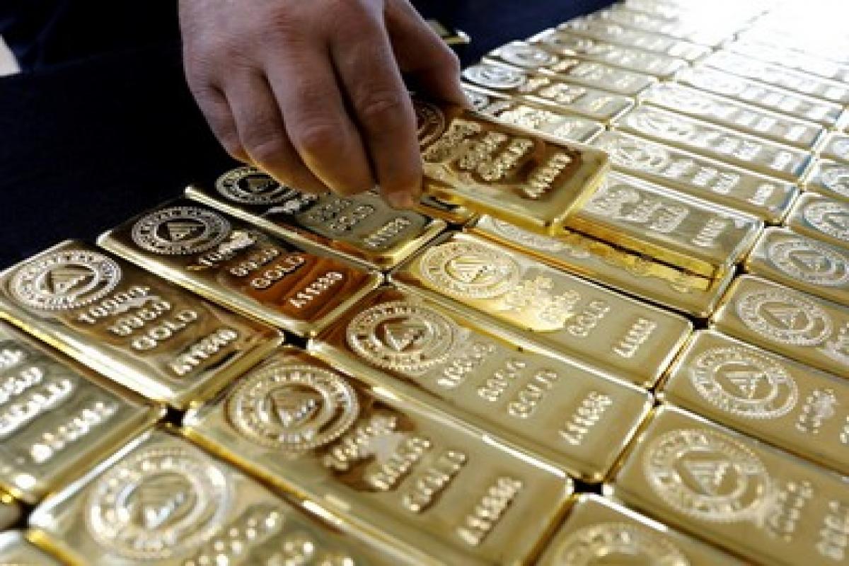શુક્રવારે 10 ગ્રામ સોના (Gold)નો ભાવ 47,067 રૂપિયાના ઐતિહાસિક સ્તરે હતો. બીજી તરફ, હવે તે 881 રૂપિયા પ્રતિ 10 ગ્રામ વધીને 47,948 રૂપિયા પ્રતિ 10 ગ્રામના ભાવે પહોંચી ગયો છે. શુક્રવારે 10 ગ્રામ સોના (Gold)નો ભાવ 47,067 રૂપિયાના ઐતિહાસિક સ્તરે હતો. બીજી તરફ, હવે તે 881 રૂપિયા પ્રતિ 10 ગ્રામ વધીને 47,948 રૂપિયા પ્રતિ 10 ગ્રામના ભાવે પહોંચી ગયો છે.