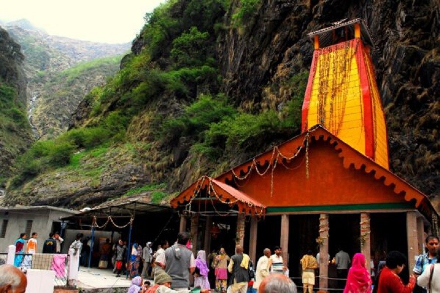 રિલાયન્સ જિયોના ફાઈબર કનેક્ટિવિટી ઉપર કામ કર્યા જ્યાં લગભગ 89 ટકા કામ કરવાાં આવ્યું છે. આ માટે મુખ્યમંત્રી રાવતે આભાર વ્યક્ત કરા કહ્યું હતું કે, ચાર ધામ અને બીજા પ્રમુખ મંદિરોમા લાઈવ દર્શનથી દુનિયાભરમાં લોકો ઉત્તરાખંડની આધ્યાત્મિક્તાથી પરિચિત થશે. શારીરિક અસ્વસ્થતા અને અન્ય બીજા કારણોથી અસમર્થ શ્રદ્ધાળુ ચારધામના દર્શનનો લાભ લઈ શકશે. (યમુનોત્રીની તસવીર) રિલાયન્સ જિયોના ફાઈબર કનેક્ટિવિટી ઉપર કામ કર્યા જ્યાં લગભગ 89 ટકા કામ કરવાાં આવ્યું છે. આ માટે મુખ્યમંત્રી રાવતે આભાર વ્યક્ત કરા કહ્યું હતું કે, ચાર ધામ અને બીજા પ્રમુખ મંદિરોમા લાઈવ દર્શનથી દુનિયાભરમાં લોકો ઉત્તરાખંડની આધ્યાત્મિક્તાથી પરિચિત થશે. શારીરિક અસ્વસ્થતા અને અન્ય બીજા કારણોથી અસમર્થ શ્રદ્ધાળુ ચારધામના દર્શનનો લાભ લઈ શકશે. (યમુનોત્રીની તસવીર)
