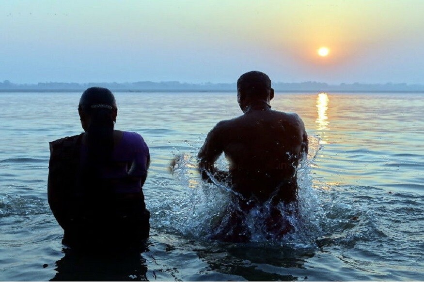 તેમણે કહ્યું કે, 'શાંતીમૂર્તિ મને તેની પત્નીના આ વ્યવહારની ઘણી વખત વાત કરતા હતા. તે શુદ્ધીકરણના નામ પર તેની પર અત્યાચાર કરતી હતી. વારંવાર સ્નાનના કારણે તેના બાળકો બિમાર પડી જતી હતા. પુત્તમનીએ ઘરમાં નિયમો બનાવી દીધા હતા, શૌચાલય જાય, પશુઓને ચારો નાખવામાં આવે અથવા કોઈને અડી જવાય તો સ્નાન કરવું પડશે. આ મુદ્દે પતિ-પત્ની વચ્ચે ખુબ ઝગડા થતા હતા.' તેમણે કહ્યું કે, 'શાંતીમૂર્તિ મને તેની પત્નીના આ વ્યવહારની ઘણી વખત વાત કરતા હતા. તે શુદ્ધીકરણના નામ પર તેની પર અત્યાચાર કરતી હતી. વારંવાર સ્નાનના કારણે તેના બાળકો બિમાર પડી જતી હતા. પુત્તમનીએ ઘરમાં નિયમો બનાવી દીધા હતા, શૌચાલય જાય, પશુઓને ચારો નાખવામાં આવે અથવા કોઈને અડી જવાય તો સ્નાન કરવું પડશે. આ મુદ્દે પતિ-પત્ની વચ્ચે ખુબ ઝગડા થતા હતા.'