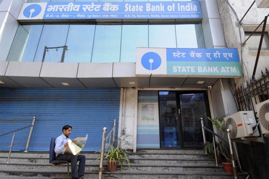 1) ભારતીય સ્ટેટ બેંક (SBI)ના તમામ ગ્રાહકો માટે જરૂી છે કે તેઓ પોતાના એકાઉન્ટની KYC (Know Your Costomer) પ્રક્રિયા પૂર્ણ કરી લે. બેંક આ સંદર્ભે ગ્રાહકોને SMS મોકલી રહી છે. જે પ્રમાણે કેવાયસી પ્રક્રિયા પૂર્ણ કરવાની અંતિમ તારીખ 28 ફેબ્રુઆરી છે. જો આ તારીખ સુધીમાં કેવાયસી પૂર્ણ નહીં કરો તો તમારું ખાતું બંધ થઈ શકે છે. અથવા તમારા બેંક ખાતામાં લેવડ-દેવડ અટકાવવામાં આવી શકે છે. 1) ભારતીય સ્ટેટ બેંક (SBI)ના તમામ ગ્રાહકો માટે જરૂી છે કે તેઓ પોતાના એકાઉન્ટની KYC (Know Your Costomer) પ્રક્રિયા પૂર્ણ કરી લે. બેંક આ સંદર્ભે ગ્રાહકોને SMS મોકલી રહી છે. જે પ્રમાણે કેવાયસી પ્રક્રિયા પૂર્ણ કરવાની અંતિમ તારીખ 28 ફેબ્રુઆરી છે. જો આ તારીખ સુધીમાં કેવાયસી પૂર્ણ નહીં કરો તો તમારું ખાતું બંધ થઈ શકે છે. અથવા તમારા બેંક ખાતામાં લેવડ-દેવડ અટકાવવામાં આવી શકે છે.