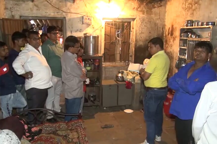 સુસાઇડ નોટમાં શું લખ્યું? : મમ્મી-પપ્પા સોરી, બધા મને નિશાળમાં બીવરાવીયા કરતા હૈ, ને બધા કેય કે તને તીચર મારવાના હૈ, એટલે પપ્પા મેં નથી જીવવાની. પપ્પા તમારી એક પોરી રાધલી, રાધલીને કોઇ મારતુ ની. મારા સપના પૂરા કરજો. સુસાઇડ નોટમાં શું લખ્યું? : મમ્મી-પપ્પા સોરી, બધા મને નિશાળમાં બીવરાવીયા કરતા હૈ, ને બધા કેય કે તને તીચર મારવાના હૈ, એટલે પપ્પા મેં નથી જીવવાની. પપ્પા તમારી એક પોરી રાધલી, રાધલીને કોઇ મારતુ ની. મારા સપના પૂરા કરજો.