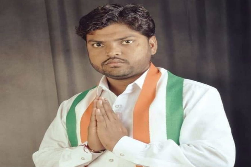 હકિકતે ઓરિસ્સાનો એક વીડિયો જેમાં લારીઓમાં તોડફોડ કરવામાં આવતો હોવાનો વિડીયો સોશિયલ મીડિયામાં વાયરલ કરવામાં આવ્યો છે. ડોનાલ્ડ ટ્રમ્પ અમદાવાદમા અમેરીકાના રાષ્ટ્રપતિ આવવાનાં છે તો ગરિબનુ જીવન ધુળ ધાણી કરી નાખ્યું હોવાના નામે વાયરલ કરવામાં આવ્યો હતો. હકિકતે ઓરિસ્સાનો એક વીડિયો જેમાં લારીઓમાં તોડફોડ કરવામાં આવતો હોવાનો વિડીયો સોશિયલ મીડિયામાં વાયરલ કરવામાં આવ્યો છે. ડોનાલ્ડ ટ્રમ્પ અમદાવાદમા અમેરીકાના રાષ્ટ્રપતિ આવવાનાં છે તો ગરિબનુ જીવન ધુળ ધાણી કરી નાખ્યું હોવાના નામે વાયરલ કરવામાં આવ્યો હતો.