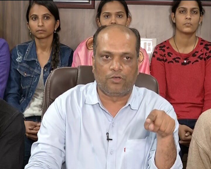 બિન અનામત સમાજે રૂપાણી સરકારને સીધી ચેતવણી આપી છે કે જો આ પરિપત્રમાં કંઈપણ ફેરફાર થશે તો સરકારે ભોગવવા તૈયાર રહેવું પડશે. પાટીદાર અનામત આંદોલન સમિતિના કન્વીનર અને પાટીદાર આગેવાન દિનેશ બાંભણિયાએ ચીમકી ઉચ્ચારી છે કે પરિપત્રમાં છેડછાડ થશે તો રાજ્ય વ્યાપી આંદોલન કરવામાં આવશે. તેમણે એવો પણ આક્ષેપ કર્યો છે કે છેલ્લી કેટલીક ભરતીમાં જનરલ કેટેગરીની મહિલાઓને અનામતના લીધે ઓર્ડર હજુ સુધી આપવામાં આવ્યા નથી. બિન અનામત સમાજે રૂપાણી સરકારને સીધી ચેતવણી આપી છે કે જો આ પરિપત્રમાં કંઈપણ ફેરફાર થશે તો સરકારે ભોગવવા તૈયાર રહેવું પડશે. પાટીદાર અનામત આંદોલન સમિતિના કન્વીનર અને પાટીદાર આગેવાન દિનેશ બાંભણિયાએ ચીમકી ઉચ્ચારી છે કે પરિપત્રમાં છેડછાડ થશે તો રાજ્ય વ્યાપી આંદોલન કરવામાં આવશે. તેમણે એવો પણ આક્ષેપ કર્યો છે કે છેલ્લી કેટલીક ભરતીમાં જનરલ કેટેગરીની મહિલાઓને અનામતના લીધે ઓર્ડર હજુ સુધી આપવામાં આવ્યા નથી.