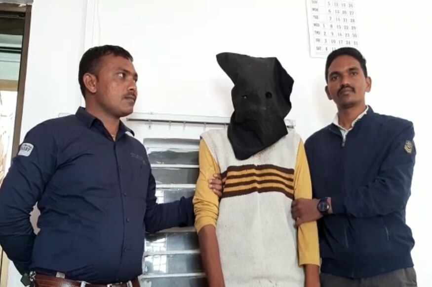 સાબીર ભાભોર, ગરબાડા : દાહોદનાં ગરબાડા ખાતે કૌટુંબિક મામાએ 6 વર્ષીય ભાણી સાથે દુષ્કર્મ આચરી હત્યા કરી દેતા પંથકમાં ચકચાર મચી ગઈ હતી. પોલીસે આરોપી ની ધરપકડ કરી આગળ કાર્યવાહી હાથ ધરી છે. હવસનો કીડો મનમાં સળવળતા માણસની માનસિકતા વિકૃત બની જતી હોય છે ત્યારે આવોજ કિસ્સો દાહોદ જિલ્લાનાં ગરબાડા ખાતે બન્યો છે. જ્યાં આશરે 22 વર્ષની ઉંમર ધરાવતા શૈલેષ માવીના મનમાં વાસનાનો કીડો સળવળતા પોતાની કૌટુંબિક 6 વર્ષની ભાણેજને પોતાની હવસનો શિકાર બનાવી મોતને ઘાટ ઉતારી દેતા પંથકમાં ચકચાર મચી ગઈ હતી અને હવસ ભૂખ્યા નરાધમ ઉપર લોકો ફિટકાર વરસાવી રહ્યા છે. સાબીર ભાભોર, ગરબાડા : દાહોદનાં ગરબાડા ખાતે કૌટુંબિક મામાએ 6 વર્ષીય ભાણી સાથે દુષ્કર્મ આચરી હત્યા કરી દેતા પંથકમાં ચકચાર મચી ગઈ હતી. પોલીસે આરોપી ની ધરપકડ કરી આગળ કાર્યવાહી હાથ ધરી છે. હવસનો કીડો મનમાં સળવળતા માણસની માનસિકતા વિકૃત બની જતી હોય છે ત્યારે આવોજ કિસ્સો દાહોદ જિલ્લાનાં ગરબાડા ખાતે બન્યો છે. જ્યાં આશરે 22 વર્ષની ઉંમર ધરાવતા શૈલેષ માવીના મનમાં વાસનાનો કીડો સળવળતા પોતાની કૌટુંબિક 6 વર્ષની ભાણેજને પોતાની હવસનો શિકાર બનાવી મોતને ઘાટ ઉતારી દેતા પંથકમાં ચકચાર મચી ગઈ હતી અને હવસ ભૂખ્યા નરાધમ ઉપર લોકો ફિટકાર વરસાવી રહ્યા છે.