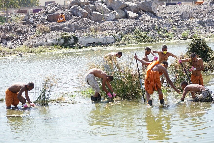 ભગવાન સ્વામિનારાયણની પરાવાણીના ગ્રંથ વચનામૃતને આ વર્ષે ૨૦૦ વર્ષ પૂર્ણ થતાં હોઈ બી.એ.પી.એસ. સંસ્થા દ્વારા વિશ્વ પ્રસિદ્ધ તીર્થધામ ગઢડા ખાતે આ મહોત્સવની ભવ્યાતિભવ્ય ઉજવણી કરવામાં આવશે. આ પ્રસંગે સમગ્ર સત્સંગ સમાજમાં ઉત્સાહનું મોજું ફરી વળ્યું છે. ભગવાન સ્વામિનારાયણની પરાવાણીના ગ્રંથ વચનામૃતને આ વર્ષે ૨૦૦ વર્ષ પૂર્ણ થતાં હોઈ બી.એ.પી.એસ. સંસ્થા દ્વારા વિશ્વ પ્રસિદ્ધ તીર્થધામ ગઢડા ખાતે આ મહોત્સવની ભવ્યાતિભવ્ય ઉજવણી કરવામાં આવશે. આ પ્રસંગે સમગ્ર સત્સંગ સમાજમાં ઉત્સાહનું મોજું ફરી વળ્યું છે.
