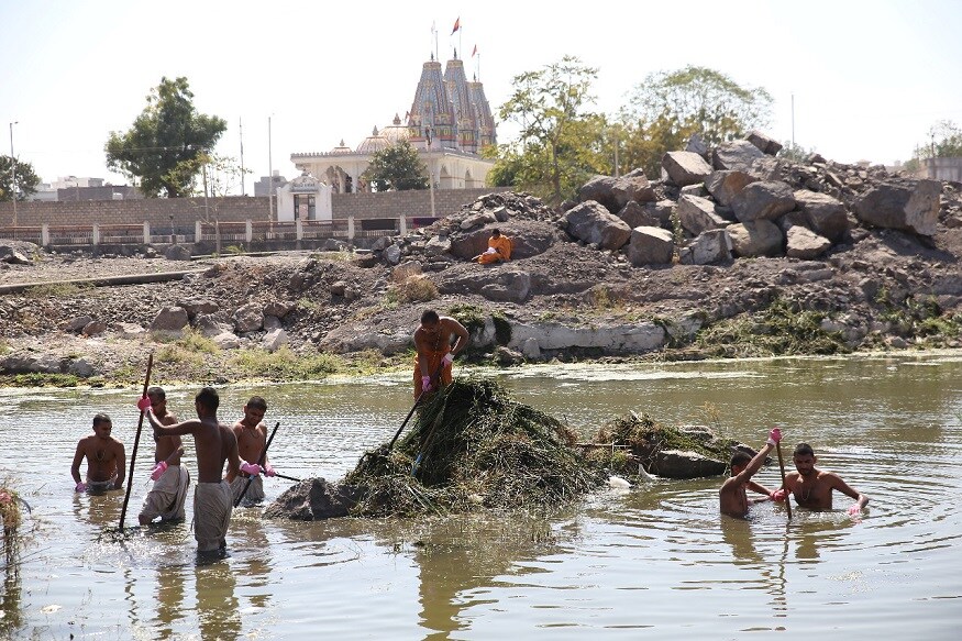 અત્રે ઉલ્લેખનીય છે કે તા. ૫/૩/૨૦૨૦ થી ૧૦/૩/૨૦૨૦ સુધી ઉજવાનાર વચનામૃત દ્વિશતાબ્દી મહોત્સવમાં દેશ-પરદેશથી મુમુક્ષુ ભક્તો લાભ લેવા પધારશે. તીર્થધામ ગઢડામાં એક ભવ્ય સ્વામિનારાયણ નગર આકાર લઈ રહ્યું છે. નગરમાં અને સામાજિક ઉત્કર્ષના પ્રદર્શન ખંડો અત્યાધુનિક ટેકનેલોજીની સહાયથી બનાવામાં આવ્યા છે સમગ્ર કાઠીયાવાડ પંથકમાં અનેરો પ્રોજેક્શન મેપિંગ લાઈટ એન્ડ સાઉન્ડ પણ યોજવામાં આવશે. બી.એ.પી.એસ.ના વડા પ. પૂ. મહંતસ્વામી મહારાજ પણ આ ઉત્સવમાં ઉપસ્થિત રહી પાવન લાભ આપશે. અત્રે ઉલ્લેખનીય છે કે તા. ૫/૩/૨૦૨૦ થી ૧૦/૩/૨૦૨૦ સુધી ઉજવાનાર વચનામૃત દ્વિશતાબ્દી મહોત્સવમાં દેશ-પરદેશથી મુમુક્ષુ ભક્તો લાભ લેવા પધારશે. તીર્થધામ ગઢડામાં એક ભવ્ય સ્વામિનારાયણ નગર આકાર લઈ રહ્યું છે. નગરમાં અને સામાજિક ઉત્કર્ષના પ્રદર્શન ખંડો અત્યાધુનિક ટેકનેલોજીની સહાયથી બનાવામાં આવ્યા છે સમગ્ર કાઠીયાવાડ પંથકમાં અનેરો પ્રોજેક્શન મેપિંગ લાઈટ એન્ડ સાઉન્ડ પણ યોજવામાં આવશે. બી.એ.પી.એસ.ના વડા પ. પૂ. મહંતસ્વામી મહારાજ પણ આ ઉત્સવમાં ઉપસ્થિત રહી પાવન લાભ આપશે.