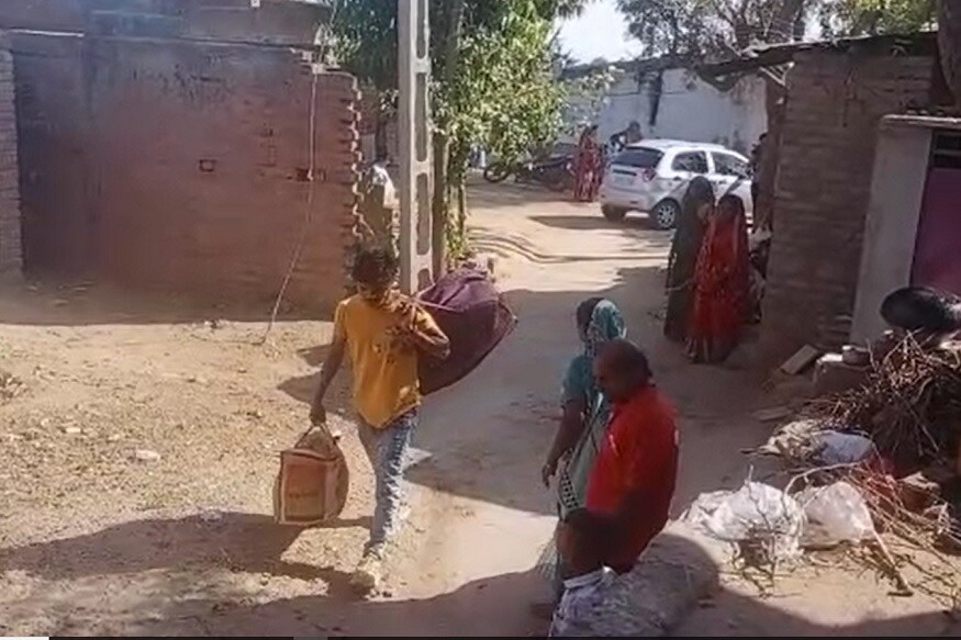 સુરેન્દ્રનગર : રાજ્યમાં એક તરફ અમેરિકાનાં રાષ્ટ્રપતિ ડોનાલ્ડ ટ્રમ્પ અને ફર્સ્ટ લેડી મેલેનિયા આવી રહ્યાં છે તેની તડામાર તૈયારીઓ થઇ રહી છે. બીજી બાજુ રાજ્યનાં અનુસૂચિત જાતિનાં આખેઆખા પરિવારો ગામ છોડીને હિજરત કરી રહ્યાં છે. સાબરકાંઠામાં 60થી વધુ પરિવાર તથા સુરેન્દ્રનગરમાં 100થી વધુ પરિવાર હિજરત કરી રહ્યાં છે. સુરેન્દ્રનગર : રાજ્યમાં એક તરફ અમેરિકાનાં રાષ્ટ્રપતિ ડોનાલ્ડ ટ્રમ્પ અને ફર્સ્ટ લેડી મેલેનિયા આવી રહ્યાં છે તેની તડામાર તૈયારીઓ થઇ રહી છે. બીજી બાજુ રાજ્યનાં અનુસૂચિત જાતિનાં આખેઆખા પરિવારો ગામ છોડીને હિજરત કરી રહ્યાં છે. સાબરકાંઠામાં 60થી વધુ પરિવાર તથા સુરેન્દ્રનગરમાં 100થી વધુ પરિવાર હિજરત કરી રહ્યાં છે.