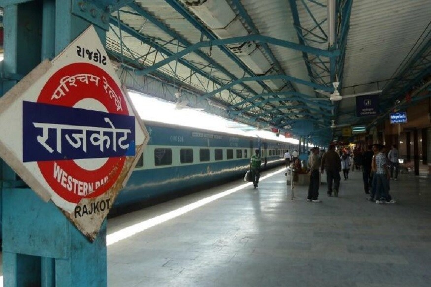 લૉકડાઉનના કારણે ભારતીય રેલવે પહેલા જ ગંભીર આર્થિક તંગીનો સામનો કરી રહી છે. ઓવરટાઇમ ડ્યૂટી માટે મળનારા ભથ્થામાં 50 ટકા ઘટાડો થઈ શકે છે. લૉકડાઉનના કારણે ભારતીય રેલવે પહેલા જ ગંભીર આર્થિક તંગીનો સામનો કરી રહી છે. ઓવરટાઇમ ડ્યૂટી માટે મળનારા ભથ્થામાં 50 ટકા ઘટાડો થઈ શકે છે.