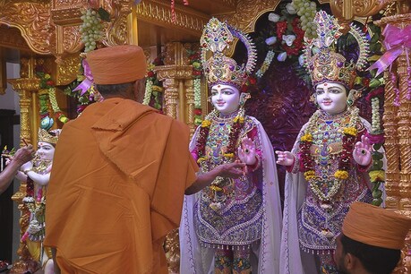 BAPS: દુનિયામાં પાંચ પ્રકારના બળ - તેમાં પરમાત્મબળ અર્થાત ભગવાનનો આશરો સૌથી શ્રેષ્ઠ BAPS: દુનિયામાં પાંચ પ્રકારના બળ - તેમાં પરમાત્મબળ અર્થાત ભગવાનનો આશરો સૌથી શ્રેષ્ઠ