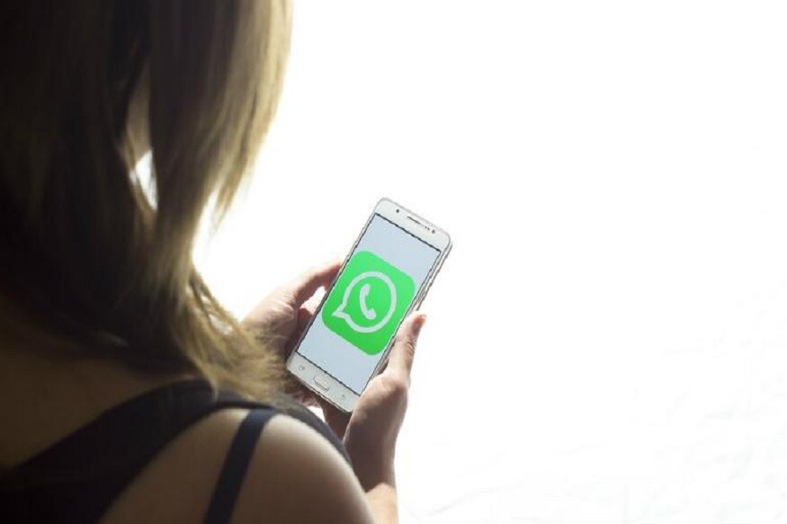 Fingerprint Lock (Android):- એન્ડ્રોઈડ યુઝર્સ માટે વોટ્સએપ ઉપર fingerprint lock ફીચર્સની સુવિધા મળે છે. આ ફીચર્સ અંતર્ગત યુઝર્સ હવે વોટ્સએપ એપને ફિંગરપ્રિંટથી લોક કરી શકે છે. એટલે કે યુઝર્સનું વોટ્સએપ ત્યારે જ ખુલશે જ્યારે તેઓ ફીડ કરેલી પોતાની ફિંગર પ્રિન્ટ ટર કરશે. Note:- આ ફીચર્સ માત્ર એવા જ એન્ડ્રોઈડ સ્માર્ટફોન ઉપર કામ કરશે જેમાં ફિંગરપ્રિન્ટ સેન્સર હશે. (પ્રતિકાત્મક તસવીર) Fingerprint Lock (Android):- એન્ડ્રોઈડ યુઝર્સ માટે વોટ્સએપ ઉપર fingerprint lock ફીચર્સની સુવિધા મળે છે. આ ફીચર્સ અંતર્ગત યુઝર્સ હવે વોટ્સએપ એપને ફિંગરપ્રિંટથી લોક કરી શકે છે. એટલે કે યુઝર્સનું વોટ્સએપ ત્યારે જ ખુલશે જ્યારે તેઓ ફીડ કરેલી પોતાની ફિંગર પ્રિન્ટ ટર કરશે. Note:- આ ફીચર્સ માત્ર એવા જ એન્ડ્રોઈડ સ્માર્ટફોન ઉપર કામ કરશે જેમાં ફિંગરપ્રિન્ટ સેન્સર હશે. (પ્રતિકાત્મક તસવીર)