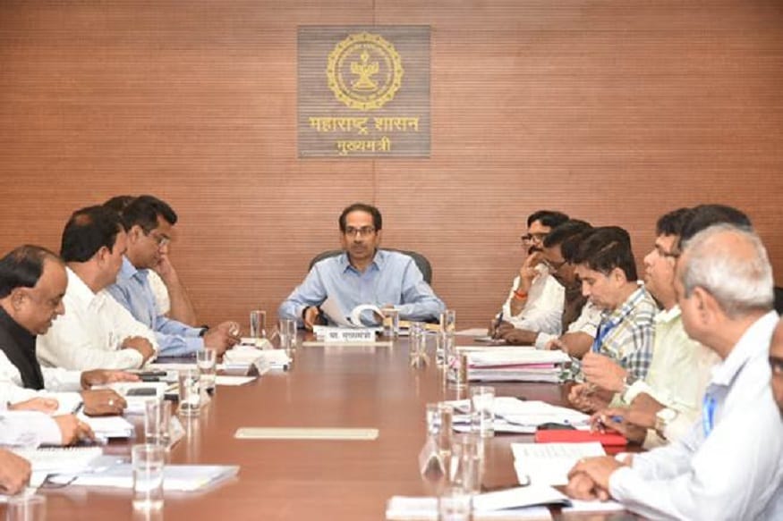 આ વિશે જાણકારી આપતા મહારાષ્ટ્રના ગૃહમંત્રી અનિલ દેશમુખે કહ્યું હતું કે એક એપ્રિલના દિવસે એપ્રિલ ફૂલ બનાવવા માટે કોરોના વાયરસથી જોડાયેલી કોઈ અફવા ફેલાવનાર લોકો સામે પોલીસ સાઇબર ક્રાઇમ અંતર્ગત મામલો નોંધશે અને આવા લોકો સામે સખત કાર્યવાહી કરવામાં આવશે. આ વિશે જાણકારી આપતા મહારાષ્ટ્રના ગૃહમંત્રી અનિલ દેશમુખે કહ્યું હતું કે એક એપ્રિલના દિવસે એપ્રિલ ફૂલ બનાવવા માટે કોરોના વાયરસથી જોડાયેલી કોઈ અફવા ફેલાવનાર લોકો સામે પોલીસ સાઇબર ક્રાઇમ અંતર્ગત મામલો નોંધશે અને આવા લોકો સામે સખત કાર્યવાહી કરવામાં આવશે.