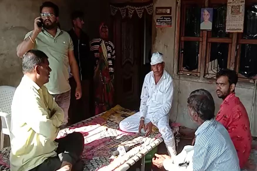 ઘટનાની જાણ થતા આસપાસના ગામના રહીશોના રાજકીય સામાજિક આગેવાનો સરપંચને મળવા આવી પહોંચ્યા હતા.નાનકડા મોટા લાલપુરમાં હોળીની રાત્રે ખેલાયેલા ખૂની ખેલથી સન્નાટો છવાઈ ગયો હતો. ઘટનાની જાણ થતા આસપાસના ગામના રહીશોના રાજકીય સામાજિક આગેવાનો સરપંચને મળવા આવી પહોંચ્યા હતા.નાનકડા મોટા લાલપુરમાં હોળીની રાત્રે ખેલાયેલા ખૂની ખેલથી સન્નાટો છવાઈ ગયો હતો.