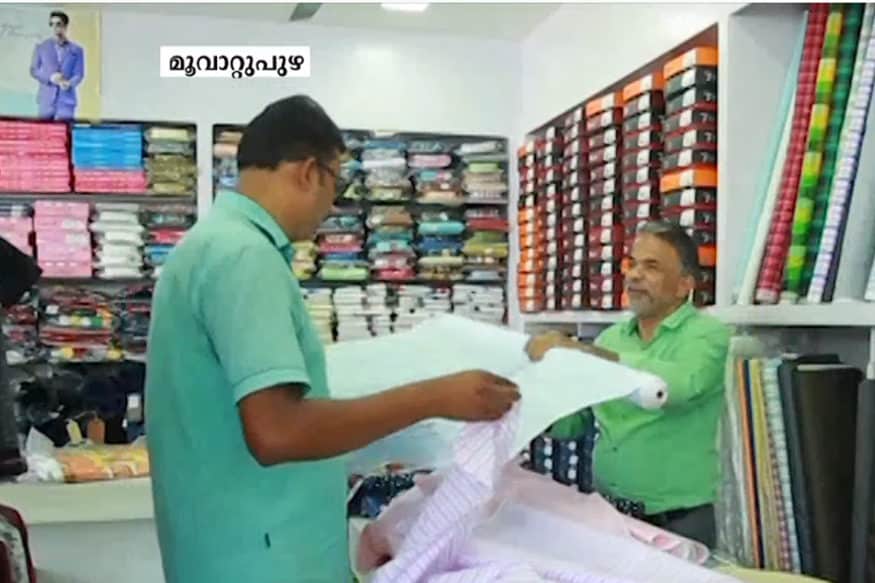 જ્યારે કોરોના વાયરસનો કહેર સામે આવ્યો અને ભારતમાં કોવિડ-19ના લક્ષણો ધરાવતાં કેસો વધવા લાગ્યા તો લોકો સાવધાન થઈ ગયા. દુકાનના માલિકે ગ્રાહકો માટે દુકાનમાં હેન્ડ સેનિટાઇઝર રાખ્યા છે. જે પણ ગ્રાહક દુકાનમાં પ્રવેશ કરે છે તેમને તેઓ હેન્ડ સેનિટાઇઝરથી હાથ સાફ કરાવીને જ દુકાનમાં પ્રવેશ આપે છે. જ્યારે કોરોના વાયરસનો કહેર સામે આવ્યો અને ભારતમાં કોવિડ-19ના લક્ષણો ધરાવતાં કેસો વધવા લાગ્યા તો લોકો સાવધાન થઈ ગયા. દુકાનના માલિકે ગ્રાહકો માટે દુકાનમાં હેન્ડ સેનિટાઇઝર રાખ્યા છે. જે પણ ગ્રાહક દુકાનમાં પ્રવેશ કરે છે તેમને તેઓ હેન્ડ સેનિટાઇઝરથી હાથ સાફ કરાવીને જ દુકાનમાં પ્રવેશ આપે છે.