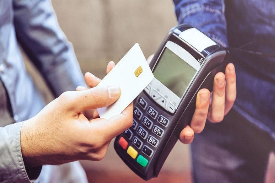 નવી દિલ્હીઃ ડિજિટલ પેમેન્ટ (Digital Payment)કરવા માટે હવે તમારે ઓટીપી (OTP)નો જ ઉપયોગ કરવો પડશે. ભારતીય રિઝર્વ બેન્ક (RBI)એ ડિજિટલ પેમેન્ટ સુરક્ષિત કરવા માટે કેટલાક નિયમો રજૂ કર્યા છે. નિયમ અંતર્ગત 2000 રૂપિયાથી વધારે પેમેન્ટ કરવા માટે ગ્રાહક સત્યાપન માટે માત્ર ઓટીપીનો ઉપયોગ કરી શકશે. રેઝરપે,સીસી એવેન્યૂ વગેરે જેવા પેમેન્ટ એગ્રીગેટરોને હવે ઓનલાઈન ટ્રાન્જેક્શન પૂરું કરવા માટે ગ્રાહકોને એટીએમ પીનનો (ATM Pic) ઉપયોગનો વિકલ્પ આવાનું બંધ કરવું પડશે. (પ્રતિકાત્મક તસવીર) નવી દિલ્હીઃ ડિજિટલ પેમેન્ટ (Digital Payment)કરવા માટે હવે તમારે ઓટીપી (OTP)નો જ ઉપયોગ કરવો પડશે. ભારતીય રિઝર્વ બેન્ક (RBI)એ ડિજિટલ પેમેન્ટ સુરક્ષિત કરવા માટે કેટલાક નિયમો રજૂ કર્યા છે. નિયમ અંતર્ગત 2000 રૂપિયાથી વધારે પેમેન્ટ કરવા માટે ગ્રાહક સત્યાપન માટે માત્ર ઓટીપીનો ઉપયોગ કરી શકશે. રેઝરપે,સીસી એવેન્યૂ વગેરે જેવા પેમેન્ટ એગ્રીગેટરોને હવે ઓનલાઈન ટ્રાન્જેક્શન પૂરું કરવા માટે ગ્રાહકોને એટીએમ પીનનો (ATM Pic) ઉપયોગનો વિકલ્પ આવાનું બંધ કરવું પડશે. (પ્રતિકાત્મક તસવીર)