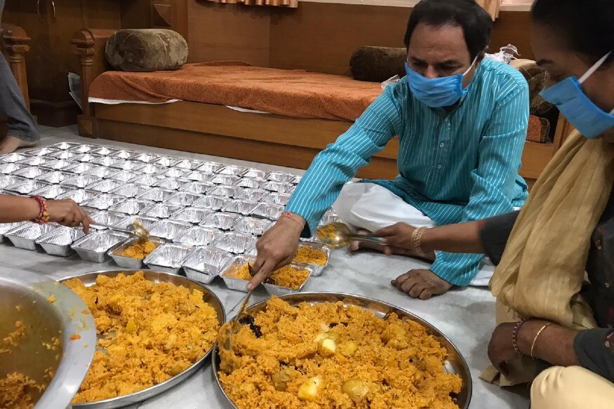આવું કામ કરીને એક કલાકાર તરીકે હેમંત ચૌહાણે સમાજને પણ ઉત્તમ ઉદાહરણ પુરું પાડ્યું છે. સાથે જ હેમંતભાઈ ચૌહાણે સમાજને એક નમ્ર અપીલ કરી છે કે, આપ સૌ પોતાના ઘરમાં રહીને આ મહામારીને લડત આપો તથા સરકારના દરેક પગલાંને મદદરૂપ બનો. આવું કામ કરીને એક કલાકાર તરીકે હેમંત ચૌહાણે સમાજને પણ ઉત્તમ ઉદાહરણ પુરું પાડ્યું છે. સાથે જ હેમંતભાઈ ચૌહાણે સમાજને એક નમ્ર અપીલ કરી છે કે, આપ સૌ પોતાના ઘરમાં રહીને આ મહામારીને લડત આપો તથા સરકારના દરેક પગલાંને મદદરૂપ બનો.