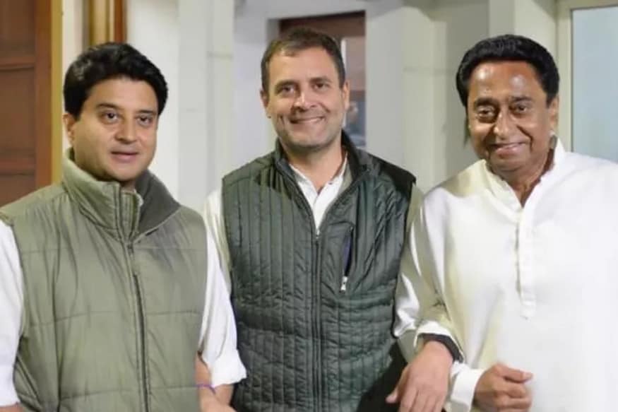જ્યોતિરાદિત્યના ઈરાદાઓનો ગાંધી પરિવારને અણસાર આવી ગયો હતો : હાઇકમાન્ડના આ નજીકના સૂત્રનું એમ પણ કહેવું છે કે સિંધિયા છેલ્લા એક વર્ષથી અસંતુષ્ટ હોવાની વાતથી નેતૃત્વ અજાણ નહોતું. તેથી તેમને રાજ્યસભા ઉમેદવાર અને પ્રદેશ અધ્યક્ષ બનવાના બંને વિકલ્પ આપવામાં આવ્યા હતા. તેની પર રાજી નહીં થવાનો અર્થ સ્પષ્ટ છે કે સિંધિયાએ પાર્ટી છોડવાનું મન પહેલા જ બનાવી દીધું હતું. જોકે, હાઇકમાન્ડ સાથે તેમના સંબંધો એટલા નજીકના હતા કે સોનિયા ગાંધી અને રાહુલ ગાંધી બંને જ પોતાની આ રજૂઆત ઠુકરાવી દેવાની પાછળ સિંધિયાના ઈરાદાઓની ગંધ આવી ગઈ હતી. જ્યોતિરાદિત્યના ઈરાદાઓનો ગાંધી પરિવારને અણસાર આવી ગયો હતો : હાઇકમાન્ડના આ નજીકના સૂત્રનું એમ પણ કહેવું છે કે સિંધિયા છેલ્લા એક વર્ષથી અસંતુષ્ટ હોવાની વાતથી નેતૃત્વ અજાણ નહોતું. તેથી તેમને રાજ્યસભા ઉમેદવાર અને પ્રદેશ અધ્યક્ષ બનવાના બંને વિકલ્પ આપવામાં આવ્યા હતા. તેની પર રાજી નહીં થવાનો અર્થ સ્પષ્ટ છે કે સિંધિયાએ પાર્ટી છોડવાનું મન પહેલા જ બનાવી દીધું હતું. જોકે, હાઇકમાન્ડ સાથે તેમના સંબંધો એટલા નજીકના હતા કે સોનિયા ગાંધી અને રાહુલ ગાંધી બંને જ પોતાની આ રજૂઆત ઠુકરાવી દેવાની પાછળ સિંધિયાના ઈરાદાઓની ગંધ આવી ગઈ હતી.