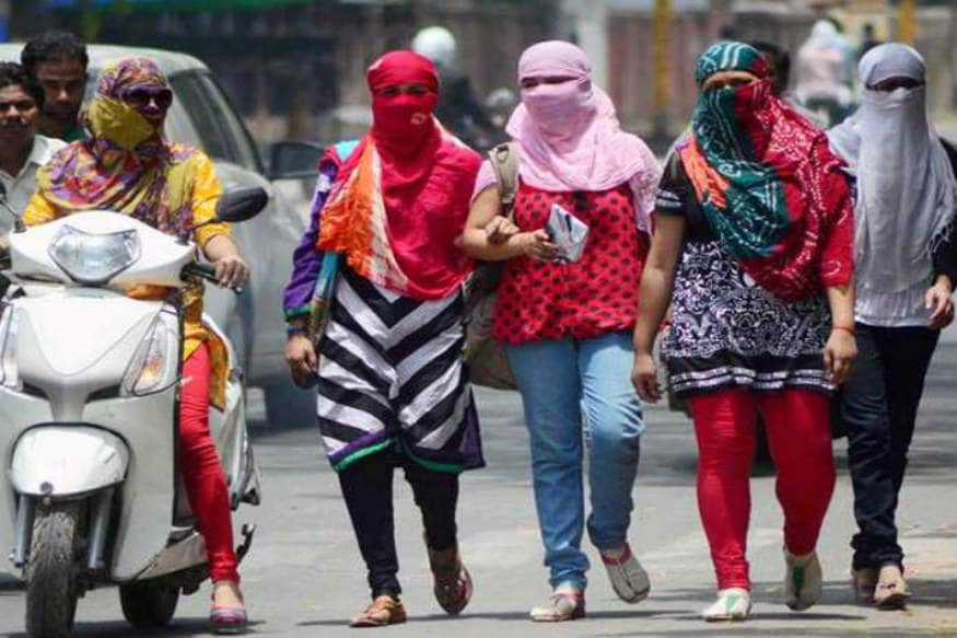 19 થી 21 મેં ના હિટવેવની આગાહી કરી છે.સૌરાષ્ટ્ર અને ગુજરાતમાં ગરમ પવન ફૂંકાશે.સુરેન્દ્રનગર, કચ્છ,બનાસકાંઠા, સાબરકાંઠા જિલ્લામાં હિટવેવની આગાહી કરી છે.જોકે કાળઝાળ ગરમીથી લોકો પરેશાન છે.અને વધુ ગરમી પડવાની આગાહી હવામાન વિભાગે કરી છે. (પ્રતિકાત્મક તસવીર) 19 થી 21 મેં ના હિટવેવની આગાહી કરી છે.સૌરાષ્ટ્ર અને ગુજરાતમાં ગરમ પવન ફૂંકાશે.સુરેન્દ્રનગર, કચ્છ,બનાસકાંઠા, સાબરકાંઠા જિલ્લામાં હિટવેવની આગાહી કરી છે.જોકે કાળઝાળ ગરમીથી લોકો પરેશાન છે.અને વધુ ગરમી પડવાની આગાહી હવામાન વિભાગે કરી છે. (પ્રતિકાત્મક તસવીર)