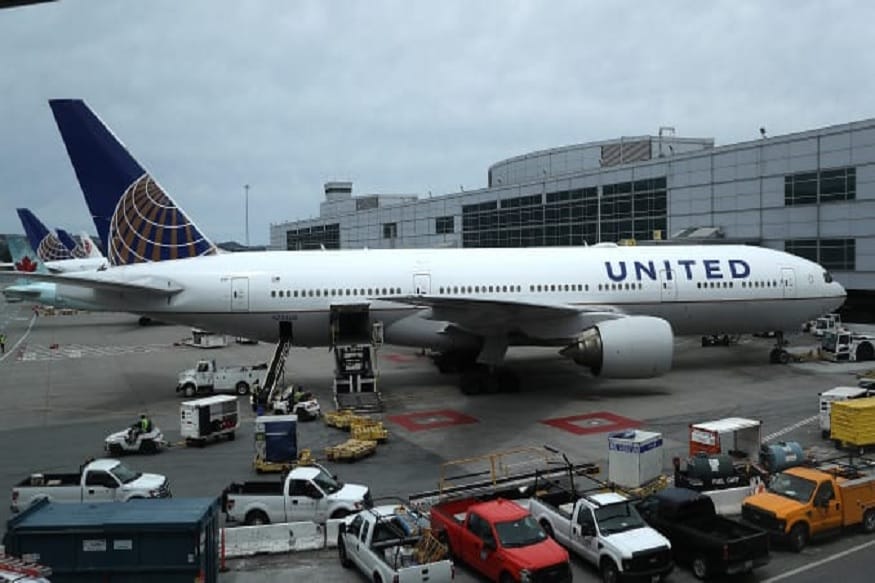 United Airlines: અમેરિકન એરલાઇન્સ United Airlinesએ દરેક એરલાઇન્સને પણ પાછળ પાડી દીધી છે. આ એરલાઇન્સમાં પોતાના પેસેન્જર્સને આગામી 12 મહિના માટે પોતાની ટિકિટ્સમાં ફેરફાર કરવાની છૂટ આપી છે. United Airlines: અમેરિકન એરલાઇન્સ United Airlinesએ દરેક એરલાઇન્સને પણ પાછળ પાડી દીધી છે. આ એરલાઇન્સમાં પોતાના પેસેન્જર્સને આગામી 12 મહિના માટે પોતાની ટિકિટ્સમાં ફેરફાર કરવાની છૂટ આપી છે.