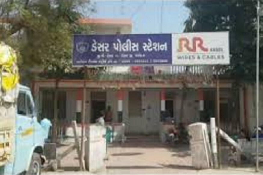 પોલીસે સ્થળ પર પહોંચી સ્થાનિકોની મદદથી યુવક-યુવતીની લાસને ઝાડ પરથી નીચે ઉતારી, તપાસ કરી, તો યુવકના કપડામાંથી આધારકાર્ડ મળી આવ્યું હતું. જેને પગલે યુવક પંચમહાલના સનસોલી ગામનો અને તેનું નામ રમજીત સિંહ સોલંકી હોવાનું સામે આવ્યું છે. જોકે, યુવતીની ઓળખ સમાચાર લખાય છે ત્યાં સુધી થઈ નથી. પોલીસ અનુસાર, પ્રાથમિક રીતે પ્રેમ પ્રકરણના મામલે આપઘાત કર્યો હોવાનું અનુમાન લગાવવામાં આવી રહ્યું છે. પોલીસે સ્થળ પર પહોંચી સ્થાનિકોની મદદથી યુવક-યુવતીની લાસને ઝાડ પરથી નીચે ઉતારી, તપાસ કરી, તો યુવકના કપડામાંથી આધારકાર્ડ મળી આવ્યું હતું. જેને પગલે યુવક પંચમહાલના સનસોલી ગામનો અને તેનું નામ રમજીત સિંહ સોલંકી હોવાનું સામે આવ્યું છે. જોકે, યુવતીની ઓળખ સમાચાર લખાય છે ત્યાં સુધી થઈ નથી. પોલીસ અનુસાર, પ્રાથમિક રીતે પ્રેમ પ્રકરણના મામલે આપઘાત કર્યો હોવાનું અનુમાન લગાવવામાં આવી રહ્યું છે.