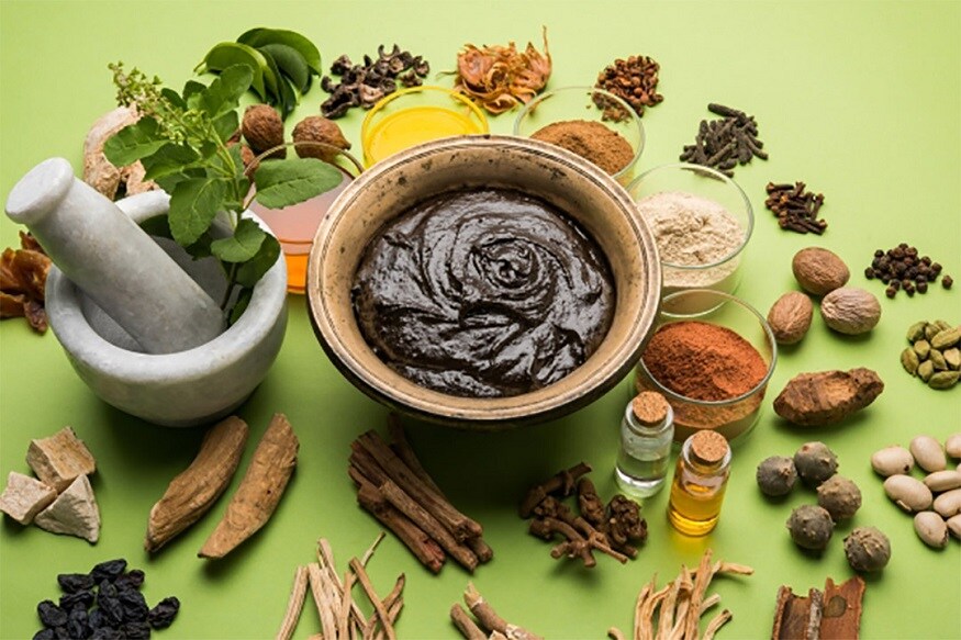 જેમાં કહેવામાં આવ્યું છે કે આયુર્વેદનો (Ayurveda)ઉપયોગ કરીને શરીરમાં રોગ પ્રતિરોધક ક્ષમતા વધારી શકાય છે. તેનાથી કોરોનાથી બચવામાં મદદ મળશે. મંત્રાલયે આયુર્વેદ સંબંધિત કેટલીક સલાહો આપી છે. જોકે મંત્રાલયે કહ્યું છે કે તમને શરદી, ઉધરસના લક્ષણ દેખાય તો તરત ડોક્ટરનો સંપર્ક કરે. જેમાં કહેવામાં આવ્યું છે કે આયુર્વેદનો (Ayurveda)ઉપયોગ કરીને શરીરમાં રોગ પ્રતિરોધક ક્ષમતા વધારી શકાય છે. તેનાથી કોરોનાથી બચવામાં મદદ મળશે. મંત્રાલયે આયુર્વેદ સંબંધિત કેટલીક સલાહો આપી છે. જોકે મંત્રાલયે કહ્યું છે કે તમને શરદી, ઉધરસના લક્ષણ દેખાય તો તરત ડોક્ટરનો સંપર્ક કરે.