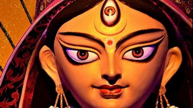 માતા અને શ્રીરામની સાધના કરો - પ્રાચીન માન્યતાઓ પ્રમાણે ચૈત્રી નવરાત્રીની એકમ તિથિએ દેવી દુર્ગા પ્રકટ થયા હતા. આ દિવસે બ્રહ્માજીએ સૃષ્ટિની રચના કરી હતી. ત્રેતા યુગમાં આ નવરાત્રીના જ અંતિમ દિવસે ભગવાન વિષ્ણુએ શ્રીરામનો અવતાર ધારણ કર્યો હતો. જેથી આ દિવસોમાં દેવી માતાના વિવિધ સ્વરૂપોની અને શ્રીરામની વિશેષ પૂજા કરવામાં આવે છે. માતા અને શ્રીરામની સાધના કરો - પ્રાચીન માન્યતાઓ પ્રમાણે ચૈત્રી નવરાત્રીની એકમ તિથિએ દેવી દુર્ગા પ્રકટ થયા હતા. આ દિવસે બ્રહ્માજીએ સૃષ્ટિની રચના કરી હતી. ત્રેતા યુગમાં આ નવરાત્રીના જ અંતિમ દિવસે ભગવાન વિષ્ણુએ શ્રીરામનો અવતાર ધારણ કર્યો હતો. જેથી આ દિવસોમાં દેવી માતાના વિવિધ સ્વરૂપોની અને શ્રીરામની વિશેષ પૂજા કરવામાં આવે છે.