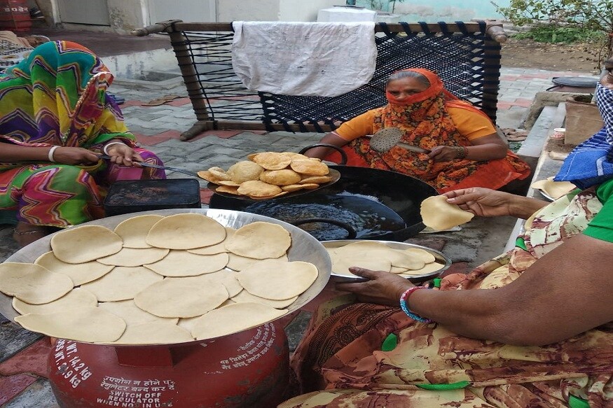 સંસ્થા તેમનું પેટ ભરવાની સાથે સાથે આરોગ્યની પણ ચિંતા કરે છે પરિણામે સંપૂર્ણ હાઇજેનિક ફૂડ વિતરણ કરી સમાજમાં રહેતા લોકોની સેવા કરવા તત્પર છે. સરકાર સરકારી રાહે કામ તો કરી જ રહી છે. સંસ્થા તેમનું પેટ ભરવાની સાથે સાથે આરોગ્યની પણ ચિંતા કરે છે પરિણામે સંપૂર્ણ હાઇજેનિક ફૂડ વિતરણ કરી સમાજમાં રહેતા લોકોની સેવા કરવા તત્પર છે. સરકાર સરકારી રાહે કામ તો કરી જ રહી છે.