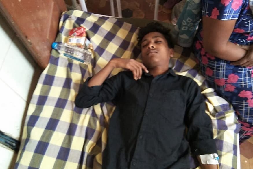 દિપક પટેલ, નર્મદા : આજથી રાજ્યભરમાં ધોરણ 10 અને ધોરણ 12ની બોર્ડની પરીક્ષા શરૂ થઇ ગઇ છે. ત્યારે નર્મદા જિલ્લામાંથી એક અકસ્માતમાં વિદ્યાર્થીનાં મોતની ખબર આવી રહી છે. ભદામનાં ધોરણ 10નાં બે વિદ્યાર્થીઓ બાઇક પર માંગરોળ પરીક્ષા આપવા જતા હતા. ત્યારે ગુવાર ગામ પાસે બાઇક સ્લીપ થઇ જતા એક વિદ્યાર્થીનું ઘટના સ્થળે મોત નીપજ્યું છે. દિપક પટેલ, નર્મદા : આજથી રાજ્યભરમાં ધોરણ 10 અને ધોરણ 12ની બોર્ડની પરીક્ષા શરૂ થઇ ગઇ છે. ત્યારે નર્મદા જિલ્લામાંથી એક અકસ્માતમાં વિદ્યાર્થીનાં મોતની ખબર આવી રહી છે. ભદામનાં ધોરણ 10નાં બે વિદ્યાર્થીઓ બાઇક પર માંગરોળ પરીક્ષા આપવા જતા હતા. ત્યારે ગુવાર ગામ પાસે બાઇક સ્લીપ થઇ જતા એક વિદ્યાર્થીનું ઘટના સ્થળે મોત નીપજ્યું છે.