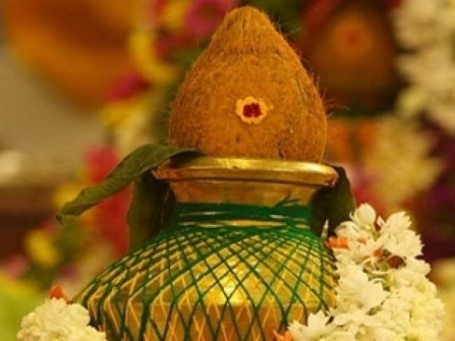 શુભ કામ કરવા માટે શ્રેષ્ઠ મુહૂર્ત - ચૈત્ર નવરાત્રીની એકમ, આઠમ અને નોમ તિથિએ કોઇપણ કામની શરૂઆત કરવા માટે શુભ દિવસ માનવામાં આવે છે. આ દિવસોમાં કરવામાં આવતાં પૂજા-પાઠનું અનોખું ફળ પ્રાપ્ત થાય છે. તમામ કાર્યોમાં સફળતા મળે છે. શુભ કામ કરવા માટે શ્રેષ્ઠ મુહૂર્ત - ચૈત્ર નવરાત્રીની એકમ, આઠમ અને નોમ તિથિએ કોઇપણ કામની શરૂઆત કરવા માટે શુભ દિવસ માનવામાં આવે છે. આ દિવસોમાં કરવામાં આવતાં પૂજા-પાઠનું અનોખું ફળ પ્રાપ્ત થાય છે. તમામ કાર્યોમાં સફળતા મળે છે.