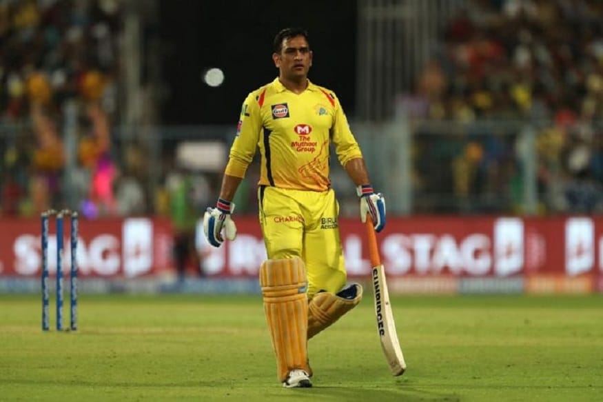 નવી દિલ્હી : ઇન્ડિયન પ્રીમિયર લીગ (Indian Premier League)ની 13મી સિઝન રદ થઈ તો તેની સૌથી વધારે કોના પર પડશે. ખેલાડીઓ પર? બીસીસીઆઈ પર? ફ્રેન્ચાઇઝીઓ પર? બ્રોડકાસ્ટર્સ પર? કે પછી મહેન્દ્રસિંહ ધોની (Mahendra Singh Dhoni)પર ? જવાબ તમને જાણો છો. માનવામાં આવે છે કે આઈપીએલ 2020 (IPL 2020) કરવામાં આવેલ પ્રદર્શન જ ટીમ ઇન્ડિયામાં ધોનીનું ભવિષ્ય નક્કી કરશે. જોકે કોરોના વાયરસ (CoronaVirus)ના કારણે આઈપીએલ હવે 15 એપ્રિલ સુધી ટાળી દેવામાં આવી છે અને હાલ સ્થિતિના હિસાબે લાગે છે કે આ વર્ષે આઈપીએલ ના રમાય તેવી પણ સંભાવના છે. નવી દિલ્હી : ઇન્ડિયન પ્રીમિયર લીગ (Indian Premier League)ની 13મી સિઝન રદ થઈ તો તેની સૌથી વધારે કોના પર પડશે. ખેલાડીઓ પર? બીસીસીઆઈ પર? ફ્રેન્ચાઇઝીઓ પર? બ્રોડકાસ્ટર્સ પર? કે પછી મહેન્દ્રસિંહ ધોની (Mahendra Singh Dhoni)પર ? જવાબ તમને જાણો છો. માનવામાં આવે છે કે આઈપીએલ 2020 (IPL 2020) કરવામાં આવેલ પ્રદર્શન જ ટીમ ઇન્ડિયામાં ધોનીનું ભવિષ્ય નક્કી કરશે. જોકે કોરોના વાયરસ (CoronaVirus)ના કારણે આઈપીએલ હવે 15 એપ્રિલ સુધી ટાળી દેવામાં આવી છે અને હાલ સ્થિતિના હિસાબે લાગે છે કે આ વર્ષે આઈપીએલ ના રમાય તેવી પણ સંભાવના છે.