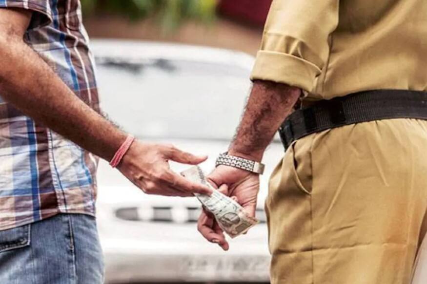  જો કે આ મામલે મોટો અધિકારીઓએ કંઇ પણ બોલવાનું ટાળ્યું હતું. ભાજપના વિધાયકે આ મામલે ફરિયાદ એસપીથી લઇને ડીજીપી સુધી કરી છે. જે પછી આ કેસ અહીં ચર્ચાનો વિષય બન્યો છે. ત્યારે હાલ ધારાસભ્યએ ડીજીપીને પત્ર લખીને આ તમામ વિરુદ્ધ સખત કાર્યવાહી કરવા અને ઇનકમ ટેક્સ વિભાગથી તેમની તમામ સંપત્તિની તપાસ કરવાની માંગ કરી છે. (પ્રતિકાત્મક તસવીર)