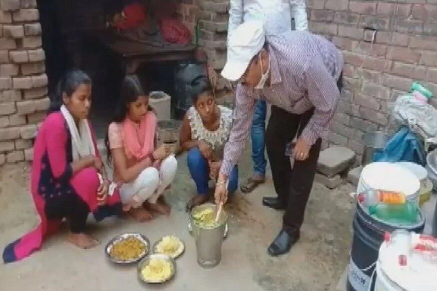 ત્રણ દિવસથી ભૂખી અને તરસી ત્રણ બહેનોને સમજમાં આવતું ન્હોતું કે શું કરીએ અને કોને મદદની અપીલ કરીએ. આવી સ્થિતિ વચ્ચે તેમને છાપામાં વડાપ્રધાન મોદીનો નંબર જોવા મળ્યો. ફોન કરીને અધિકારીઓને ત્રણ દિવસથી ભૂખ્યા હોવાની જાણકારી આપી હતી. પીએમઓએ સ્થાનિક તંત્રને ફોન કર્યા બાદ જિલ્લામાં હડકંપ મચી ગયો હતો. ભાગલપુર જગદીશ અંચલની સીઓએ આપદા વિભાગને તરત જ જાણકારી આપી અને અધિકારી રાશન અને ખાવાનું લઈને ત્રણ બહેનોના ઘરે પહોંચ્યા હતા. ત્રણ દિવસથી ભૂખી અને તરસી ત્રણ બહેનોને સમજમાં આવતું ન્હોતું કે શું કરીએ અને કોને મદદની અપીલ કરીએ. આવી સ્થિતિ વચ્ચે તેમને છાપામાં વડાપ્રધાન મોદીનો નંબર જોવા મળ્યો. ફોન કરીને અધિકારીઓને ત્રણ દિવસથી ભૂખ્યા હોવાની જાણકારી આપી હતી. પીએમઓએ સ્થાનિક તંત્રને ફોન કર્યા બાદ જિલ્લામાં હડકંપ મચી ગયો હતો. ભાગલપુર જગદીશ અંચલની સીઓએ આપદા વિભાગને તરત જ જાણકારી આપી અને અધિકારી રાશન અને ખાવાનું લઈને ત્રણ બહેનોના ઘરે પહોંચ્યા હતા.
