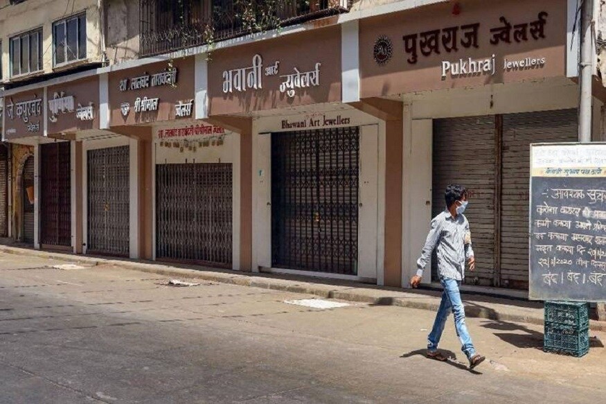 કોરોના વાયરસના (coronavirus) સંક્રમણને ફેલાતો રોકવા માટે 14 એપ્રિલ સુધી આખા દેશમાં લોકડાઉન (lockdown) કરવામાં આવ્યું છે. આ નિર્ણયના કારણે લોકો સાવચેતિના કારણે લોકો ઘરોમાં કેદ થઈ ગયા છે. સરકાર પણ લોકોને અપીલ કરી રહી છે કે લોકો ઘરની બહાર ન નીકળે. આવી સ્થિતિમાં ગરીબના પેટ ઉપર આફત આવીને ઊભી છે. કોરોના વાયરસના (coronavirus) સંક્રમણને ફેલાતો રોકવા માટે 14 એપ્રિલ સુધી આખા દેશમાં લોકડાઉન (lockdown) કરવામાં આવ્યું છે. આ નિર્ણયના કારણે લોકો સાવચેતિના કારણે લોકો ઘરોમાં કેદ થઈ ગયા છે. સરકાર પણ લોકોને અપીલ કરી રહી છે કે લોકો ઘરની બહાર ન નીકળે. આવી સ્થિતિમાં ગરીબના પેટ ઉપર આફત આવીને ઊભી છે.