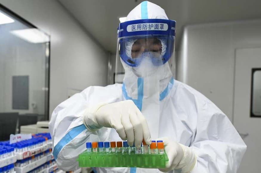 વૉશિંગ્ટન : કોરોના વાયરસ (coronavirus)ની સારવાર જે હૉસ્પિટલોમાંથી એકઠા કરાયેલા સેમ્પલના નમૂનાઓની તપાસમાં જાણવા મળ્યું કે કોરોના વાયરસ હવામાં 13 ફૂંટની ઉંચાઈ સુધી પણ રહી શકે છે. ચીનના સંશોધનકર્તાઓએ પ્રાથમિક તપાસમાં જે માહિતી એકઠી કરી તે શુક્રવારે અમેરિકાના સેન્ટર ઑફર ડિસિઝ કંટ્રોલ એન્ડ પ્રિવેન્શનના એક લેટરમાં પ્રકાશિત થઈ છે. વૉશિંગ્ટન : કોરોના વાયરસ (coronavirus)ની સારવાર જે હૉસ્પિટલોમાંથી એકઠા કરાયેલા સેમ્પલના નમૂનાઓની તપાસમાં જાણવા મળ્યું કે કોરોના વાયરસ હવામાં 13 ફૂંટની ઉંચાઈ સુધી પણ રહી શકે છે. ચીનના સંશોધનકર્તાઓએ પ્રાથમિક તપાસમાં જે માહિતી એકઠી કરી તે શુક્રવારે અમેરિકાના સેન્ટર ઑફર ડિસિઝ કંટ્રોલ એન્ડ પ્રિવેન્શનના એક લેટરમાં પ્રકાશિત થઈ છે.