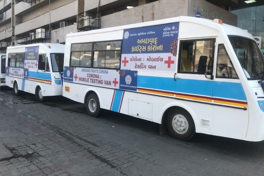 વિજય નહેરાએ વધુમાં જણાવ્યું હતું કે, કોરોનાને પગલે એએમસી દ્વારા અત્યાર સુધી અનેક પગલાં લેવાયા છે. પહેલા 130 ટીમ તરફથી સર્વેની કામગીરી હાથ ધરવામાં આવી હતી. જે બાદ અમદાવાદ શહેરમાંથી 650 શંકાસ્પદ લોકોનાં સેમ્પલ લેવાયા હતા. છેલ્લા અઠવાડિયા જે કેસ થયા છે તે સર્વેલન્સ ટીમની તપાસમાં બહાર આવ્યા છે. આજે એટલે કે સાતમી એપ્રિલના રોજ જે કેસ સામે આવ્યા છે તેમાં 11 કેસ સર્વેલન્સ ટીમે પકડી પાડ્યા છે. આ કામગીરીથી લાંબાગાળે ફાયદો થશે. વિજય નહેરાએ વધુમાં જણાવ્યું હતું કે, કોરોનાને પગલે એએમસી દ્વારા અત્યાર સુધી અનેક પગલાં લેવાયા છે. પહેલા 130 ટીમ તરફથી સર્વેની કામગીરી હાથ ધરવામાં આવી હતી. જે બાદ અમદાવાદ શહેરમાંથી 650 શંકાસ્પદ લોકોનાં સેમ્પલ લેવાયા હતા. છેલ્લા અઠવાડિયા જે કેસ થયા છે તે સર્વેલન્સ ટીમની તપાસમાં બહાર આવ્યા છે. આજે એટલે કે સાતમી એપ્રિલના રોજ જે કેસ સામે આવ્યા છે તેમાં 11 કેસ સર્વેલન્સ ટીમે પકડી પાડ્યા છે. આ કામગીરીથી લાંબાગાળે ફાયદો થશે.