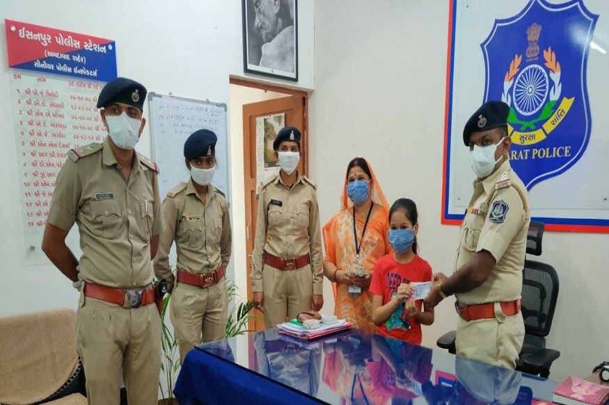જાગૃતિબહેન વાલોદરા નામની મહિલા ખાડીયા વોર્ડમાં સફાઈ કર્મી તરીકે ફરજ બજાવે છે. તેઓ રોડ પર કામ કરતા હોય છે ત્યારે કોરોનાના કારણે લોકો કેવી મુશ્કેલીમાં છે તે રૂબરૂ જોતા હોય છે. જાગૃતિબહેન વાલોદરા નામની મહિલા ખાડીયા વોર્ડમાં સફાઈ કર્મી તરીકે ફરજ બજાવે છે. તેઓ રોડ પર કામ કરતા હોય છે ત્યારે કોરોનાના કારણે લોકો કેવી મુશ્કેલીમાં છે તે રૂબરૂ જોતા હોય છે.