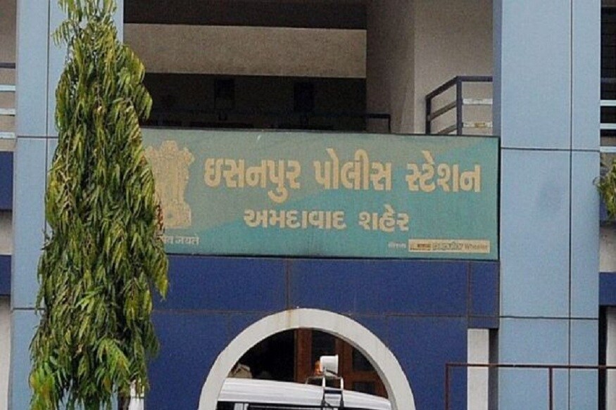 ઉલ્લેખનીય છે કે, રાજ્યમાં અત્યાર સુધી 11 લોકોનાં મોત, 21 લોકો સારવાર બાદ સાજા થયા, એકલા અમદાવાદમાં 64 પોઝિટિવ કેસ. રાજ્યમાં કોરોનાના કુલ દર્દીઓમાંથી બે લોકોને વેન્ટિલેટર પર રાખવામાં આવ્યા છે. અત્યાર સુધી 11 લોકોનાં મોત થઈ ચુક્યા છે. કોરોના વાયરસની તપાસ માટે અત્યાર સુધી 2714 ટેસ્ટ કરવામાં આવ્યા છે. ઉલ્લેખનીય છે કે, રાજ્યમાં અત્યાર સુધી 11 લોકોનાં મોત, 21 લોકો સારવાર બાદ સાજા થયા, એકલા અમદાવાદમાં 64 પોઝિટિવ કેસ. રાજ્યમાં કોરોનાના કુલ દર્દીઓમાંથી બે લોકોને વેન્ટિલેટર પર રાખવામાં આવ્યા છે. અત્યાર સુધી 11 લોકોનાં મોત થઈ ચુક્યા છે. કોરોના વાયરસની તપાસ માટે અત્યાર સુધી 2714 ટેસ્ટ કરવામાં આવ્યા છે.