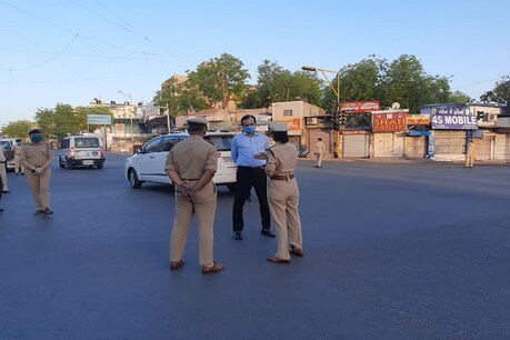 કોરોના વાયરસને લઈને રાજ્યના ગૃહમંત્રી પ્રદીપસિંહ જાડેજાએ અમદાવાદની સમીક્ષા કરી કોરોના વાયરસને લઈને રાજ્યના ગૃહમંત્રી પ્રદીપસિંહ જાડેજાએ અમદાવાદની સમીક્ષા કરી
