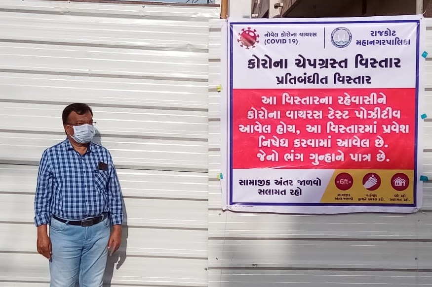 સરકારે કોરોના વાયરસના સંક્રમણને જોતા આજે મધરાતથી રાજકોટના જંગલેશ્વર વિસ્તારમાં કર્ફૂ્ય રાખવાનો અમલ કર્યો છે. રાજકોટના જંગલેશ્વરમાં કર્ફ્યૂ દરમિયાન પણ અમદાવાદની જેમ ચોક્કસ સમયે છૂટ અપાશે. (ફાઇલ તસવીર) સરકારે કોરોના વાયરસના સંક્રમણને જોતા આજે મધરાતથી રાજકોટના જંગલેશ્વર વિસ્તારમાં કર્ફૂ્ય રાખવાનો અમલ કર્યો છે. રાજકોટના જંગલેશ્વરમાં કર્ફ્યૂ દરમિયાન પણ અમદાવાદની જેમ ચોક્કસ સમયે છૂટ અપાશે. (ફાઇલ તસવીર)