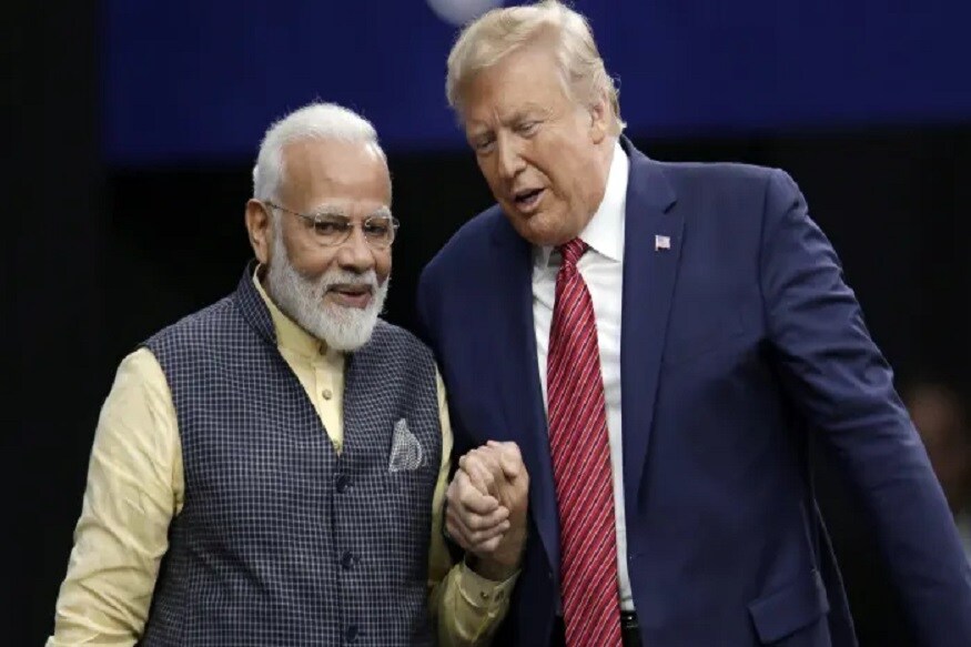 વોશિંગટનઃ ચીન (China)ની સાથે તણાવપૂર્ણ સંબંધોની વચ્ચે અમેરિકાના રાષ્ટ્રપ્રમુખ ડોનાલ્ડ ટ્રમ્પે (Donald Trump) કહ્યું છે કે તેમને ભારત (India) અને ચીન (China)ના લોકો સાથે ખૂબ પ્રેમ છે. વ્હાઇટ હાઉસની પ્રેસ સેક્રેટરી કેલી મૈકેનની (Press Secretary Kayleigh McEnany)એ ગુરુવારે જણાવ્યું કે ટ્રમ્પ ભારત-ચીનની વચ્ચે શાંતિ સ્થાપિત કરવા માટે શક્ય તમામ પ્રયાસ કરવા માટે તૈયાર છે. ટ્રમ્પે કહ્યું કે બંને દેશોના લોકોની ભલાઈ માટે શાંતિ જરૂરી છે અને તેને પુનસ્થાપિત કરવા માટે હું કંઈ પણ કરવા માટે તૈયાર છું. વોશિંગટનઃ ચીન (China)ની સાથે તણાવપૂર્ણ સંબંધોની વચ્ચે અમેરિકાના રાષ્ટ્રપ્રમુખ ડોનાલ્ડ ટ્રમ્પે (Donald Trump) કહ્યું છે કે તેમને ભારત (India) અને ચીન (China)ના લોકો સાથે ખૂબ પ્રેમ છે. વ્હાઇટ હાઉસની પ્રેસ સેક્રેટરી કેલી મૈકેનની (Press Secretary Kayleigh McEnany)એ ગુરુવારે જણાવ્યું કે ટ્રમ્પ ભારત-ચીનની વચ્ચે શાંતિ સ્થાપિત કરવા માટે શક્ય તમામ પ્રયાસ કરવા માટે તૈયાર છે. ટ્રમ્પે કહ્યું કે બંને દેશોના લોકોની ભલાઈ માટે શાંતિ જરૂરી છે અને તેને પુનસ્થાપિત કરવા માટે હું કંઈ પણ કરવા માટે તૈયાર છું.