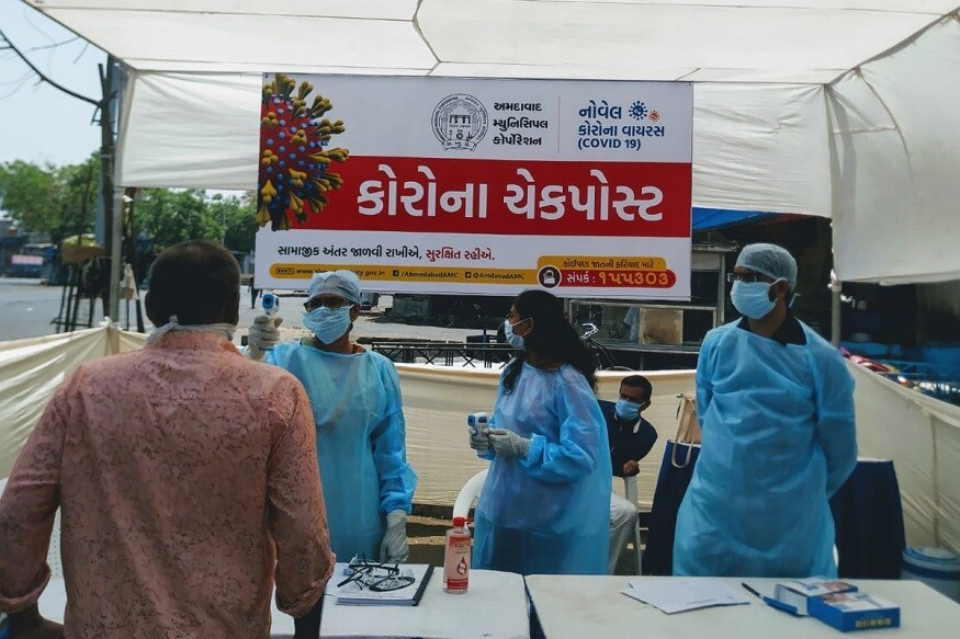 પ્રણવ પટેલ, અમદાવાદ : અમદાવાદ (Ahmedabad city) શહેરમાં (Cases of corona) કોરોના કેસ ઘટી રહ્યા છે તે તંત્રની કમાલ છે કે પછી આંકડાની માયા ઝાળ તેના પર સૌ કોઇ સવાલ ઉઠાવી રહ્યું છે . પરંતુ એએમસી જે રીતે આંકડા પ્રસિદ્ધ કરી કહી છે તે પ્રમાણે ડિસચાર્જ રેટ અને કોરોના દર્દીઓની સંખ્યામાં મોટો ફેરફાર જોવા મળી રહ્યો છે . અમદાવાદ મ્યુનિસિપલ (ACM) દ્વારા FIGHT AGAINST COVID-19 એક્શન પ્લાન અંતર્ગત વિવિધ વિસ્તારોમાં ઘનિષ્ઠ સર્વેની કામગીરી , સ્ક્રીનીંગની કામગીરી , નિદાન તેમજ સારવાર બાબતે જરૂરી પગલાઓ ભરવામાં આવી રહ્યા છે . (પ્રતિકાત્મક તસવીર) પ્રણવ પટેલ, અમદાવાદ : અમદાવાદ (Ahmedabad city) શહેરમાં (Cases of corona) કોરોના કેસ ઘટી રહ્યા છે તે તંત્રની કમાલ છે કે પછી આંકડાની માયા ઝાળ તેના પર સૌ કોઇ સવાલ ઉઠાવી રહ્યું છે . પરંતુ એએમસી જે રીતે આંકડા પ્રસિદ્ધ કરી કહી છે તે પ્રમાણે ડિસચાર્જ રેટ અને કોરોના દર્દીઓની સંખ્યામાં મોટો ફેરફાર જોવા મળી રહ્યો છે . અમદાવાદ મ્યુનિસિપલ (ACM) દ્વારા FIGHT AGAINST COVID-19 એક્શન પ્લાન અંતર્ગત વિવિધ વિસ્તારોમાં ઘનિષ્ઠ સર્વેની કામગીરી , સ્ક્રીનીંગની કામગીરી , નિદાન તેમજ સારવાર બાબતે જરૂરી પગલાઓ ભરવામાં આવી રહ્યા છે . (પ્રતિકાત્મક તસવીર)
