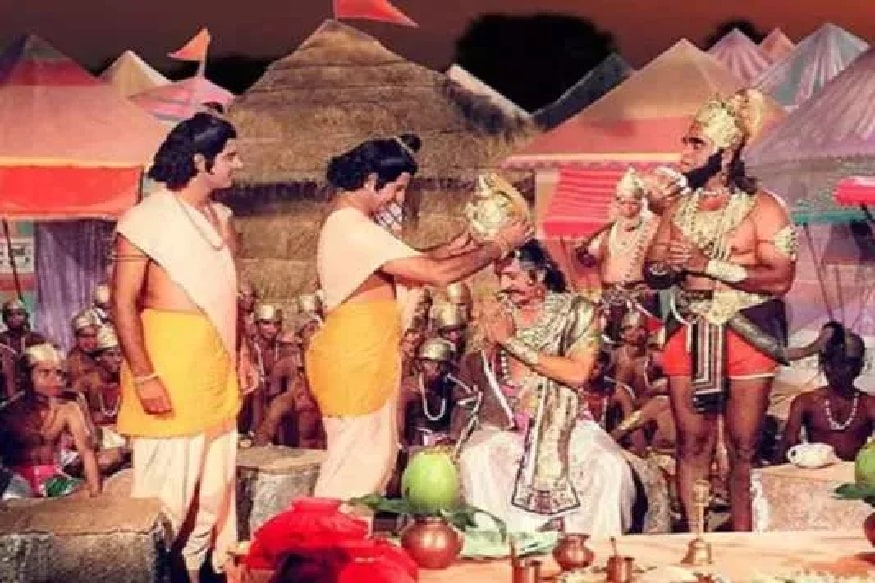 રામાયણમાં વિભીષણનું પાત્ર ભજવનાર મુકેશ રાવલનું 15 નવેમ્બર 2016માં એક ટ્રેન અકસ્માતમાં મોત થયું હતું. તેમણે રામાયણ સિવાય હિંદી અને ગુજરાતી ફિલ્મોમાં પણ કામ કર્યું હતું. રામાયણમાં વિભીષણનું પાત્ર ભજવનાર મુકેશ રાવલનું 15 નવેમ્બર 2016માં એક ટ્રેન અકસ્માતમાં મોત થયું હતું. તેમણે રામાયણ સિવાય હિંદી અને ગુજરાતી ફિલ્મોમાં પણ કામ કર્યું હતું.