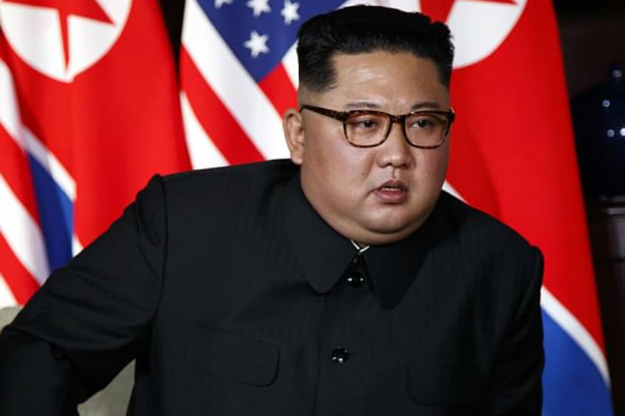નોર્થ કોરિયા (North Korea)ના તમામ દાવાઓ પછી એવી ખબર આવી રહી છે કે કોરોના સંક્રમણે (Coronavirus) અહીં પણ દસ્તક આપ્યા છે. હાલમાં જ મળેલી જાણકારી મુજબ નોર્થ કોરિયાએ ચીની સીમા પર સ્થિત રાસૉન (Rason) શહેરની સીમાઓને સીલ કરી છે. જો કે નોર્થ કોરિયન સરકારે કોરોના સંક્રમણના કોઇ કેસનું પુષ્ટી નથી કરી. પણ દક્ષિણ કોરિયા (South Korea) સતત તેવો દાવો કરી રહ્યું છે કે કિમ જોંગ ઉનની સરકાર કોરોના સંક્રમણના કેસ છુપાવી રહી છે. નોર્થ કોરિયા (North Korea)ના તમામ દાવાઓ પછી એવી ખબર આવી રહી છે કે કોરોના સંક્રમણે (Coronavirus) અહીં પણ દસ્તક આપ્યા છે. હાલમાં જ મળેલી જાણકારી મુજબ નોર્થ કોરિયાએ ચીની સીમા પર સ્થિત રાસૉન (Rason) શહેરની સીમાઓને સીલ કરી છે. જો કે નોર્થ કોરિયન સરકારે કોરોના સંક્રમણના કોઇ કેસનું પુષ્ટી નથી કરી. પણ દક્ષિણ કોરિયા (South Korea) સતત તેવો દાવો કરી રહ્યું છે કે કિમ જોંગ ઉનની સરકાર કોરોના સંક્રમણના કેસ છુપાવી રહી છે.