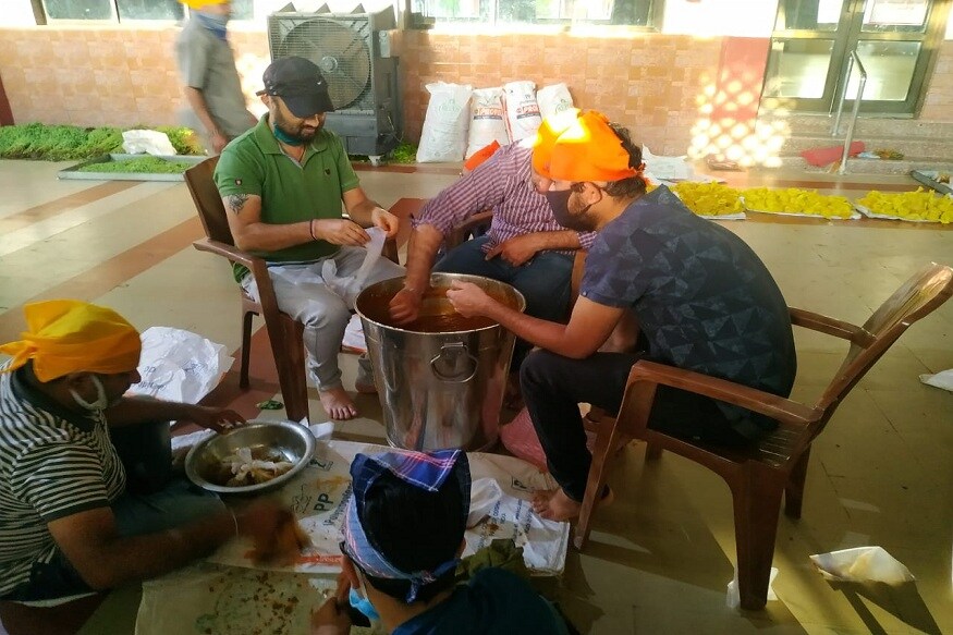 જ્યારે વડાપ્રધાન નરેન્દ્ર મોદી દ્વારા રાત્રે રાજકોટ સહિત સમગ્ર દેશભરમાં lockdown ની જાહેરાત કરી તે રાતથી જ અમે નક્કી કર્યું હતું કે ભૂખ્યાને મોટા પ્રમાણમાં ભોજન કરવાનું શરૂ કરીશું. શરૂઆતના દિવસોમાં અમે એક હજાર લોકોને ફુડ પેકેટ પહોચાડવાનું કામ કરતા હતા ધીમે ધીમે તેની સંખ્યા 2000, 4000 ત્યારબાદ 5000 જેટલી પહોંચી હતી. આજે એક સમય એવો આવ્યો છે કે અમે રોજના બાર હજાર જેટલા ફૂડ પેકેટ લોકોને પહોંચાડી શકીએ છીએ. જ્યારે વડાપ્રધાન નરેન્દ્ર મોદી દ્વારા રાત્રે રાજકોટ સહિત સમગ્ર દેશભરમાં lockdown ની જાહેરાત કરી તે રાતથી જ અમે નક્કી કર્યું હતું કે ભૂખ્યાને મોટા પ્રમાણમાં ભોજન કરવાનું શરૂ કરીશું. શરૂઆતના દિવસોમાં અમે એક હજાર લોકોને ફુડ પેકેટ પહોચાડવાનું કામ કરતા હતા ધીમે ધીમે તેની સંખ્યા 2000, 4000 ત્યારબાદ 5000 જેટલી પહોંચી હતી. આજે એક સમય એવો આવ્યો છે કે અમે રોજના બાર હજાર જેટલા ફૂડ પેકેટ લોકોને પહોંચાડી શકીએ છીએ.