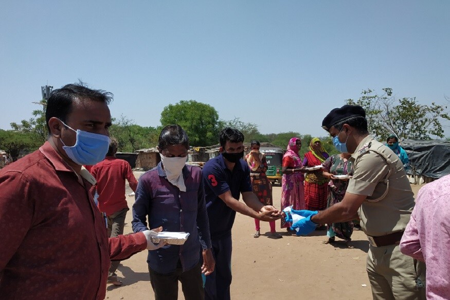 રુત્વીજ સોની, અમદાવાદ : સમગ્ર વિશ્વ કોરોના ના સંક્રમણ સામે લડી રહ્યું છે. ભારતમાં પણ કોરોનાનો કહેર જોવા મળી રહ્યો છે. ગુજરાતની વાત કરીએ તો ગુજરાતમાં કોરોનાના કેસનો આંકડો સદી પાર કરી ગયો છે. રુત્વીજ સોની, અમદાવાદ : સમગ્ર વિશ્વ કોરોના ના સંક્રમણ સામે લડી રહ્યું છે. ભારતમાં પણ કોરોનાનો કહેર જોવા મળી રહ્યો છે. ગુજરાતની વાત કરીએ તો ગુજરાતમાં કોરોનાના કેસનો આંકડો સદી પાર કરી ગયો છે.