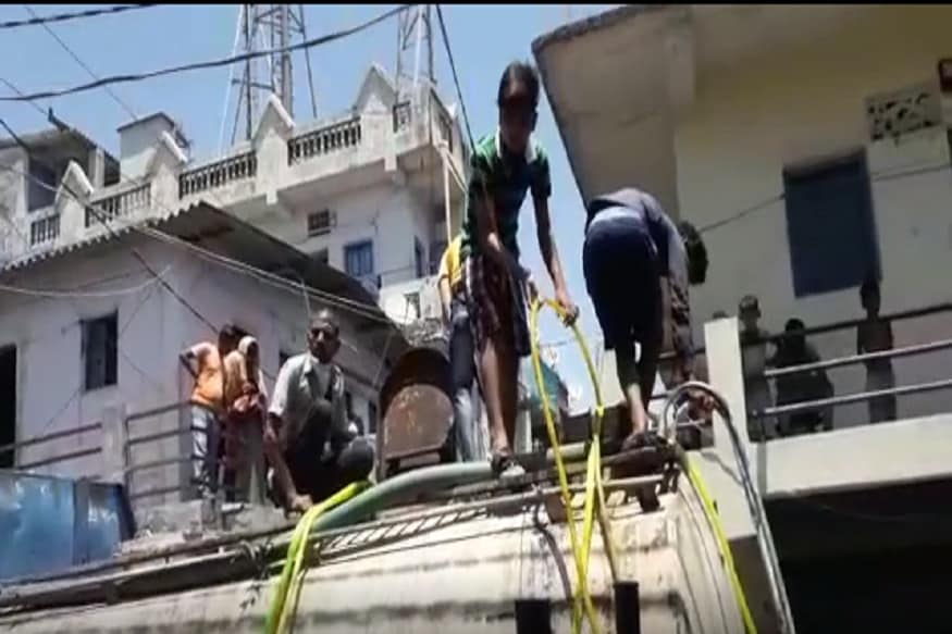 <br />કોરોના વાયરસ દેશ સાથે દુનિયામાં હાહાકાર મચાવ્યો છે ત્યારે તંત્ર દ્વારા કોરોના સક્ર્મણને લઇને દર્દીની સંખ્યા વધે નહીં તે માટે લોકડાઉન આપવામાં આવ્યુ છે. ત્યારે હાલમાં બીજા તબકનું લોકડાઉન ચાલી રહ્યું છે. <br />કોરોના વાયરસ દેશ સાથે દુનિયામાં હાહાકાર મચાવ્યો છે ત્યારે તંત્ર દ્વારા કોરોના સક્ર્મણને લઇને દર્દીની સંખ્યા વધે નહીં તે માટે લોકડાઉન આપવામાં આવ્યુ છે. ત્યારે હાલમાં બીજા તબકનું લોકડાઉન ચાલી રહ્યું છે.