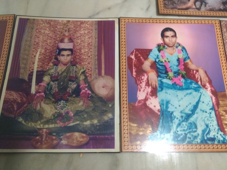 ચૂંદડીવાળા માતાજીના મુખ્ય સેવક જશુભાઈ પટેલ જણાવે છે કે, એ ગુફાના દર્શન કરવા ખૂબ દુર્લભ છે જ્યાં તેઓ અંબાજી માતાજીની ઉપાસના કરતા. તેઓને અંબાજી માતામાં અતૂટ શ્રદ્ધા હતી. એ ગુફામાં કોઈ ચૂંદડીવાળા માતાજીની ઈચ્છા વિરુદ્ધ કોઈ જઈ શકતું નહિ. ચૂંદડીવાળા માતાજીના મુખ્ય સેવક જશુભાઈ પટેલ જણાવે છે કે, એ ગુફાના દર્શન કરવા ખૂબ દુર્લભ છે જ્યાં તેઓ અંબાજી માતાજીની ઉપાસના કરતા. તેઓને અંબાજી માતામાં અતૂટ શ્રદ્ધા હતી. એ ગુફામાં કોઈ ચૂંદડીવાળા માતાજીની ઈચ્છા વિરુદ્ધ કોઈ જઈ શકતું નહિ.