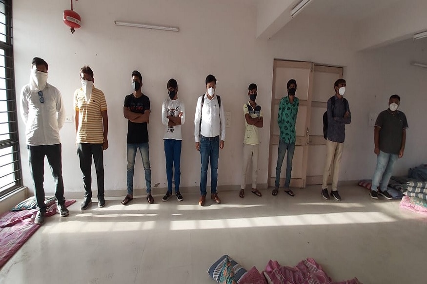 પોલીસને માહિતી મળી હતી કે શહેરના સોલા વિસ્તારમાં આવેલી sheesha અને essence નામના 2 સ્પા ચાલુ કરી દેવામાં આવ્યા છે. જેથી પોલીસે ત્યાં જઈ કાર્યવાહી કરી અને sheesha સ્પામાંથી 6 યુવતીઓ,1 મેનેજર,3 કર્મચારીઓ અને 5 ગ્રાહક આમ કુલ 15 લોકોની ધરપકડ કરી છે. પોલીસને માહિતી મળી હતી કે શહેરના સોલા વિસ્તારમાં આવેલી sheesha અને essence નામના 2 સ્પા ચાલુ કરી દેવામાં આવ્યા છે. જેથી પોલીસે ત્યાં જઈ કાર્યવાહી કરી અને sheesha સ્પામાંથી 6 યુવતીઓ,1 મેનેજર,3 કર્મચારીઓ અને 5 ગ્રાહક આમ કુલ 15 લોકોની ધરપકડ કરી છે.